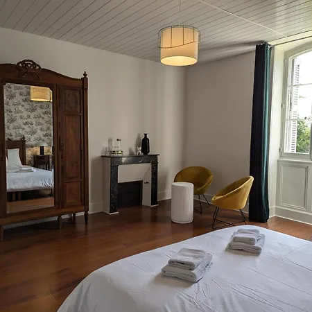 Bed and Breakfast Domaine Du Faure à Chadurie Chambre photo